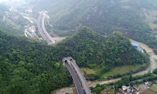 峨汉高速今年计划通车段沥青路面贯通 峨边即将进入“高速时代”