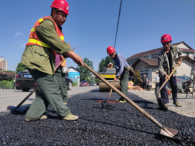 怀化城东南（杨村）高速出入口改造工程拓宽段沥青铺设工作顺利完工            改造全线工程预计7月底建成通车