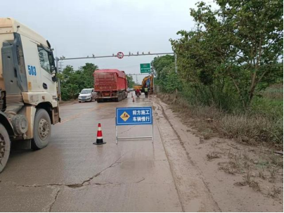 邕宁区城东收费站至蕾赖公路路面维修工程开工