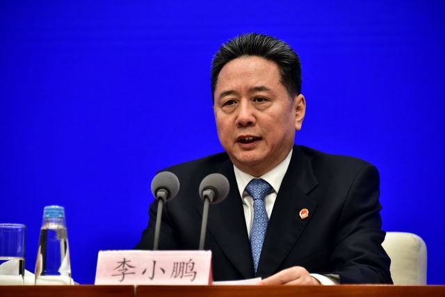 交通运输部召开传达全国两会精神领导干部会议 暨部党组理论学习中心组2023年第三次集体学习（扩大）会议 李小鹏主持会议