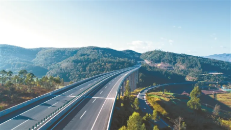 交通运输部：深入实施新一轮农村公路建设和改造工作