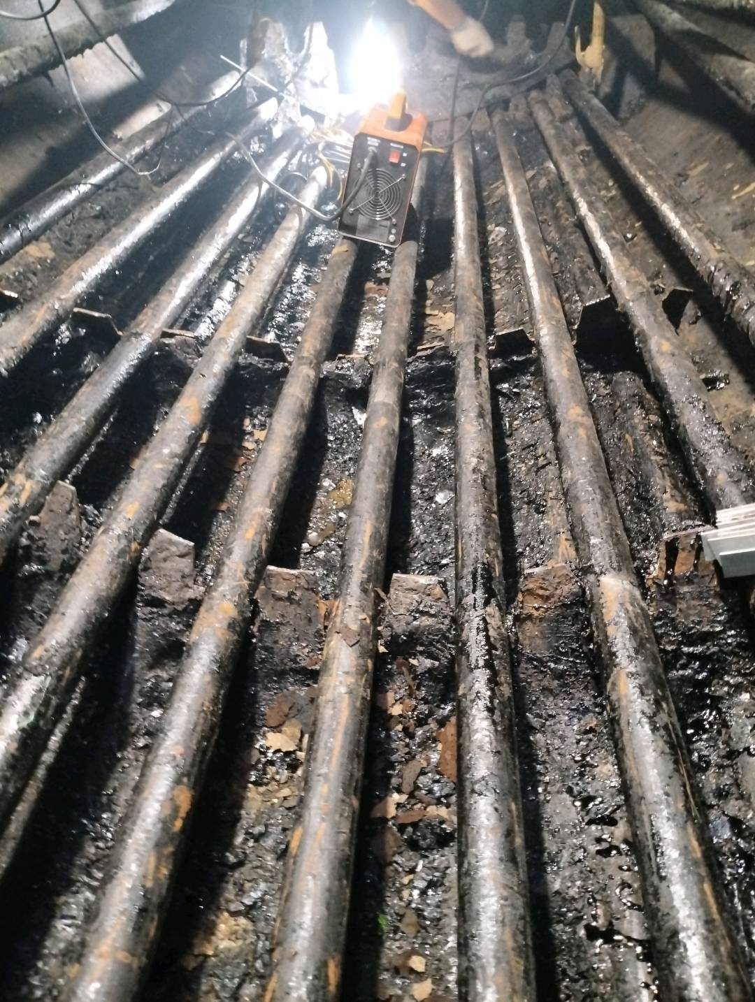 专业清理沥青罐，高价回收库存沥青，抛洒沥青，冒罐沥青