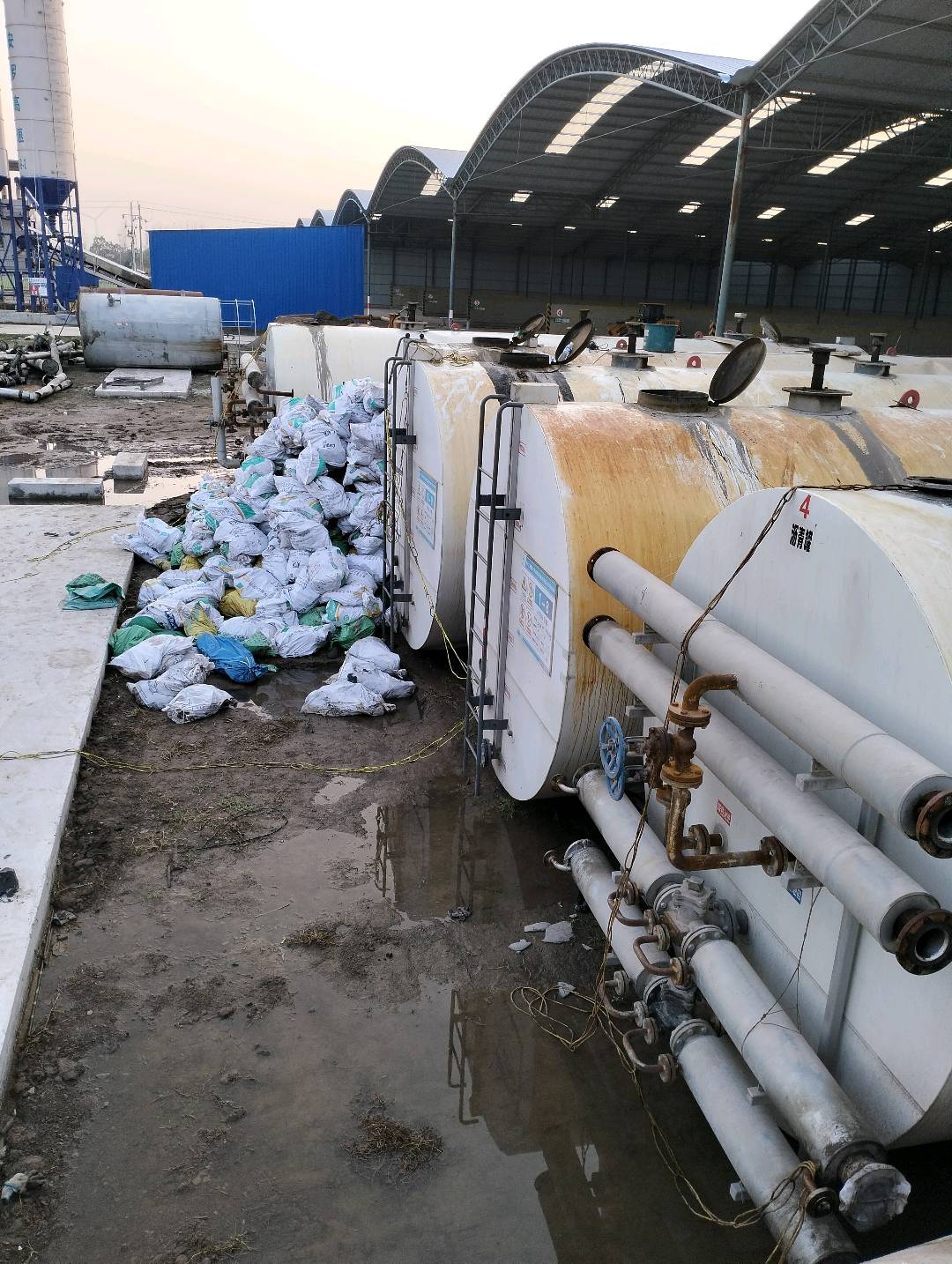 专业清理沥青罐，高价回收沥青！